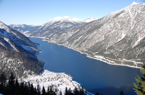 Traumhafter Blick auf die verschneite Alpenlandschaft ...