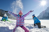 spa-im-schnee-in-maurach-am-achensee-fun-in-the-snow-in-maurach-am-achensee-1.jpg