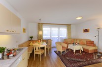 In der geräumigen Wohnküche finden Sie alles zum Kochen und vor allem auch viel Platz für Sie und Ihre Familie