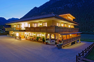 Familie Niesrist und das Team erwartet Sie in der 4 Sterne Pension Elisabeth. Wir wünschen Ihnen einen angenehmen Urlaub.